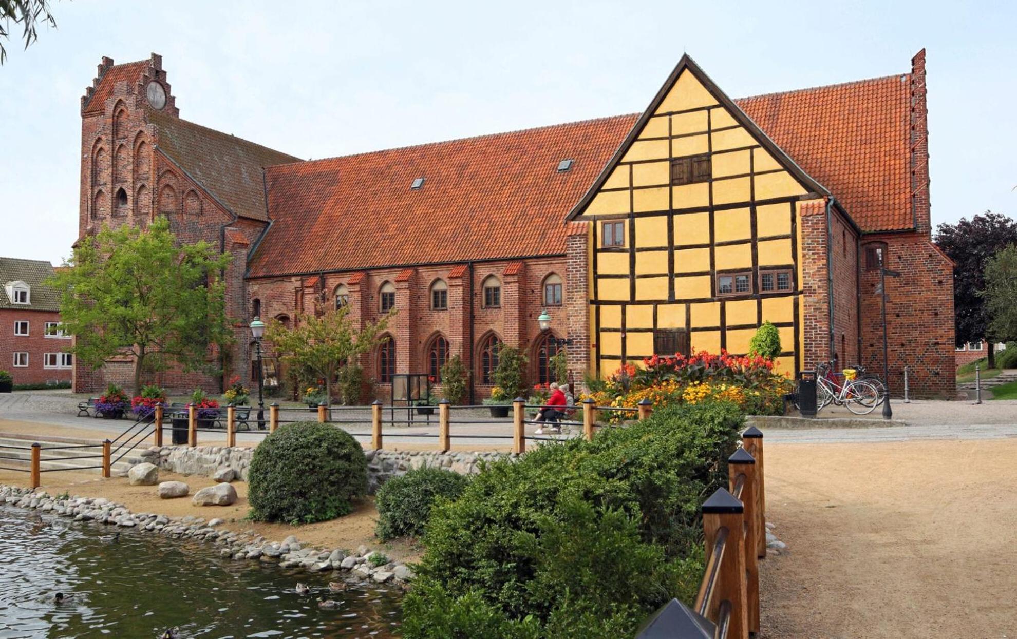 Townhouse By Marina, & Theatre * Ystad